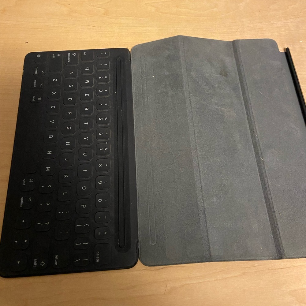 iPad Keyboard - Picture 2 of 2